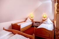 Familienzimmer Karl May - mit zwei Einzelbetten und einem Doppelbett&hellip;